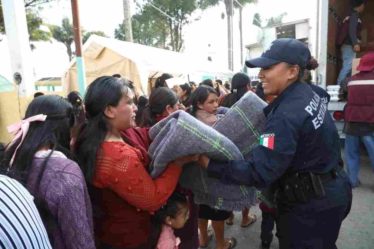 Comunidades de Coscomatepec y Jalacingo reciben más de 7 mil 600 apoyos invernales