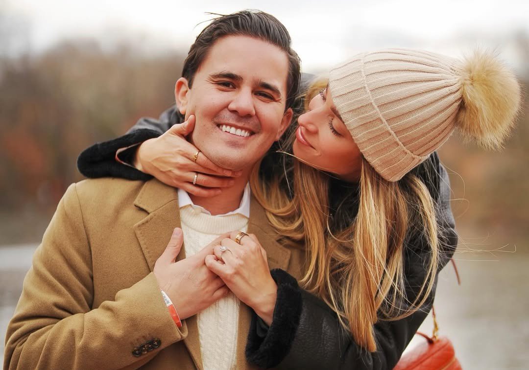 Critican falta de austeridad de alcalde Rafael Fararoni al ir a Nueva York a pedir matrimonio