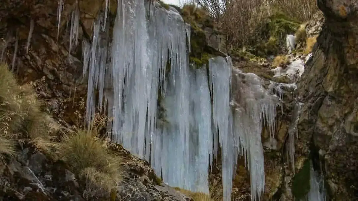 Cascadas congeladas del municipio de La Perla generan turismo nacional e internacional en la zona de las Altas Montañas