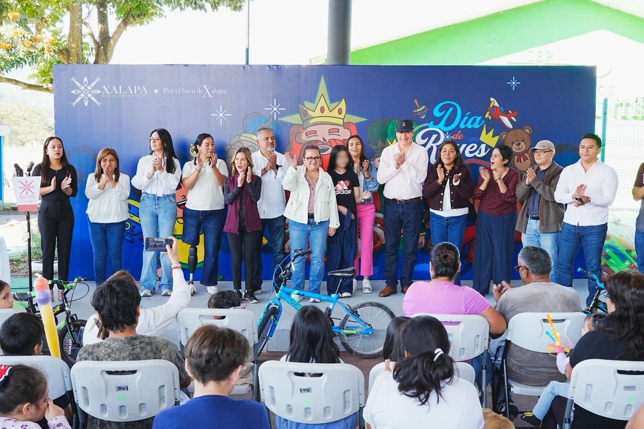 Conviviendo en comunidad, el Ayuntamiento de Xalapa realizó la Feria Infantil del Día de Reyes