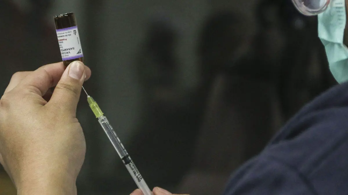 ¿Por qué los adultos mayores no deben vacunarse contra el sarampión, según la UNAM?