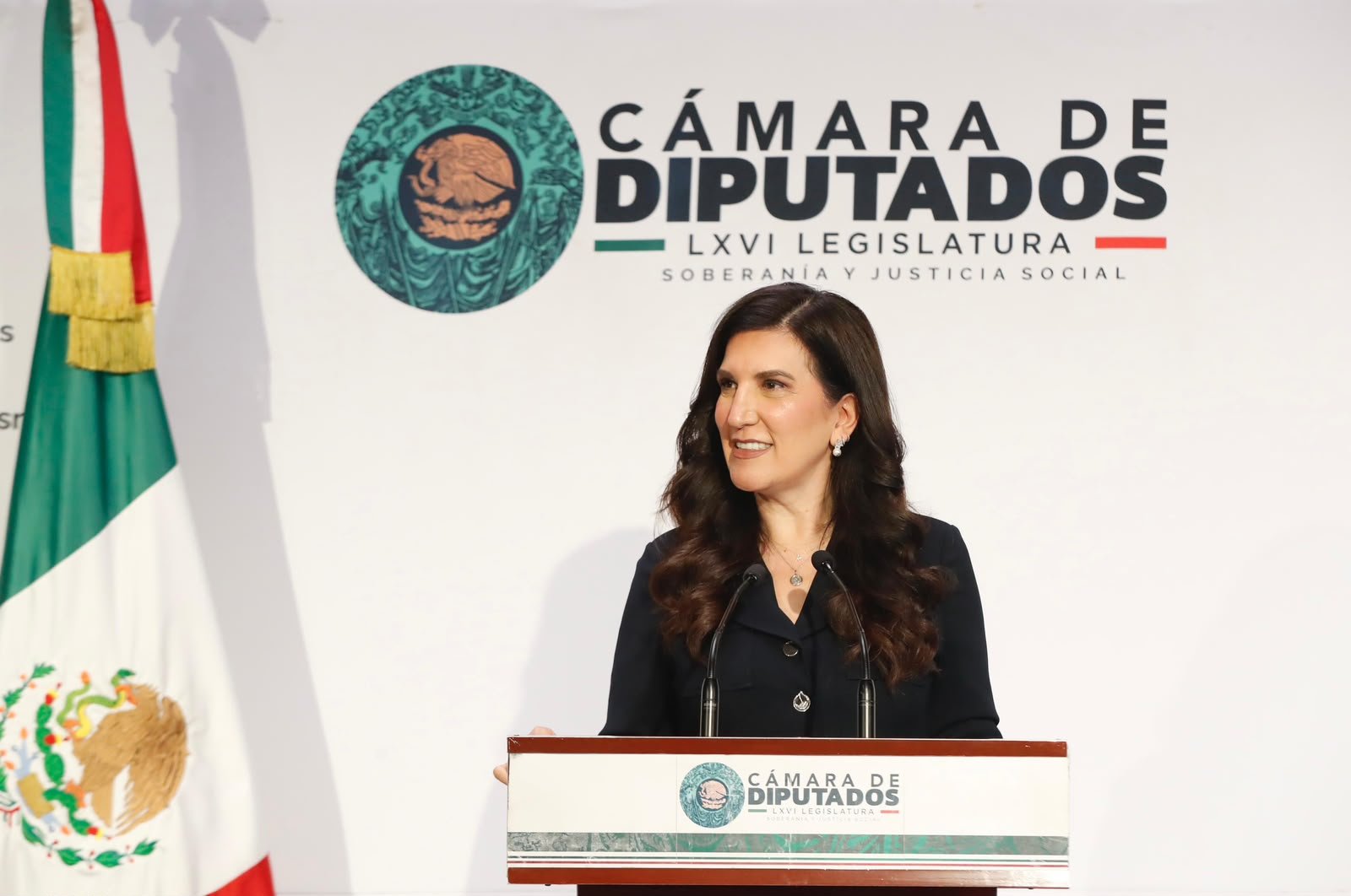 Las autoridades electorales deben ser árbitros de la contienda, no censores del debate público: Kenia López Rabadán