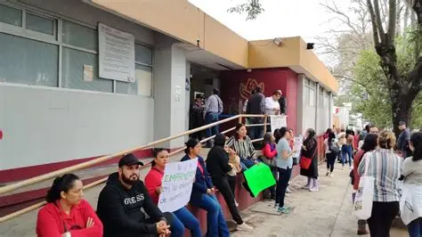 Por cuarto día, toman oficinas del ISSSTE Xalapa por presuntas anomalías en guarderías subrogadas