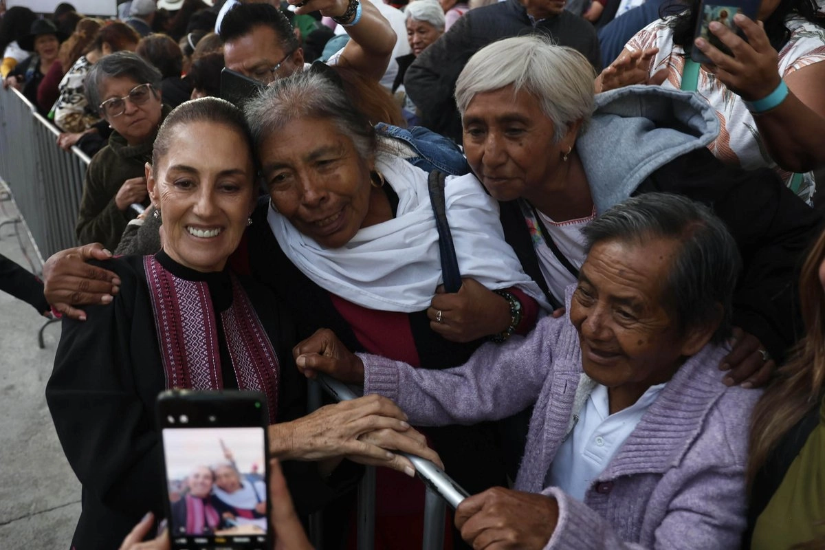 Pide Sheinbaum unidad entre gobierno y pueblo durante informe en Tlaxcala: «jamás seremos vencidos»