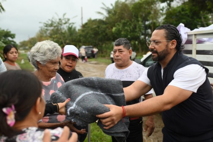 Mantiene Pedro Miguel Rosaldo apoyo a familias afectadas por frentes fríos; continúan entregas de alimentos